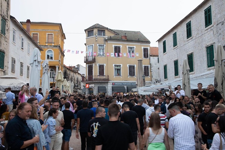 Ovako je rano jutros izgledao Sinj, ulice su bile pune