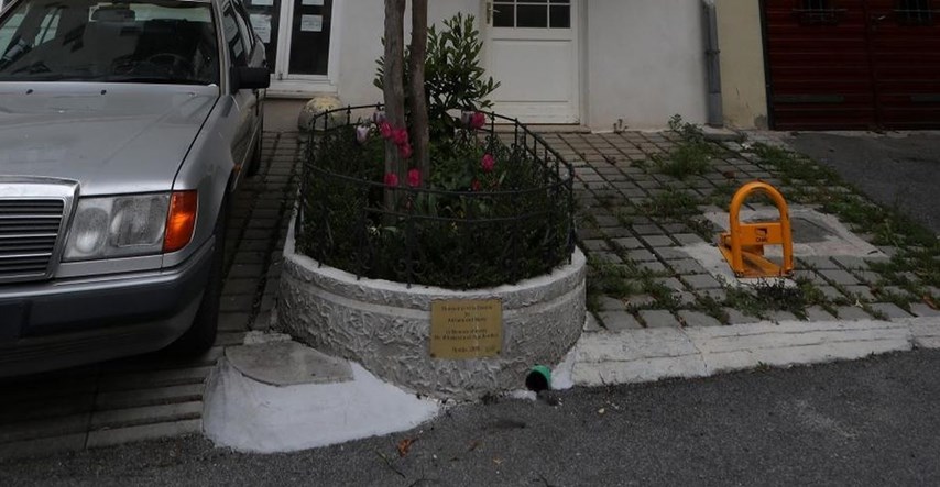 Vlasnici neprežaljenim mačkama u Opatiji posvetili vrt i postavili spomen-ploču