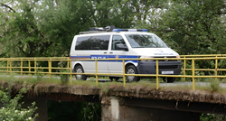 Policija kod Gline uhitila krijumčara ljudima, vozio je migrante