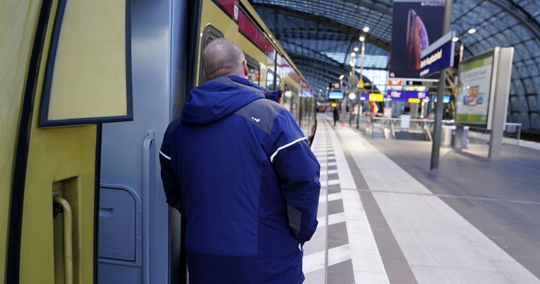 Strojovođa kod Stuttgarta vozio vlak mrtav pijan, nije stao ni na jednoj postaji