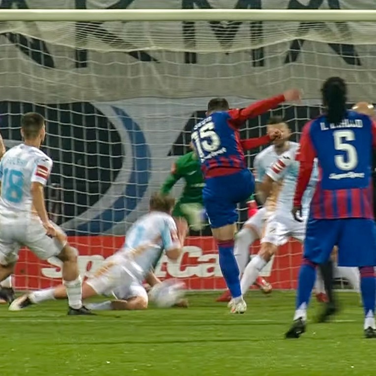 ANKETA Ova situacija za Skominu i Bela nije penal. Slažete li se?