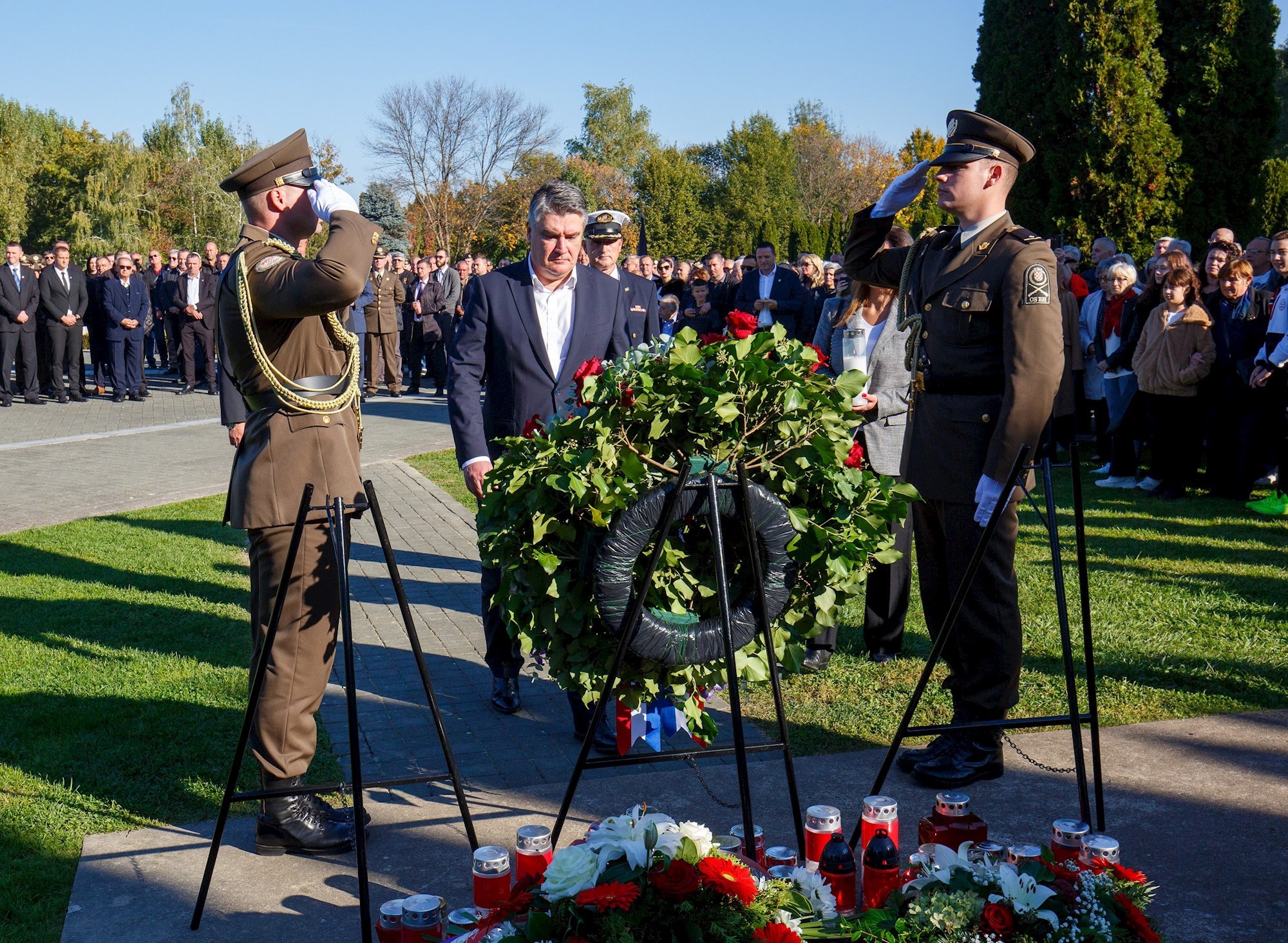 Milanović položio vijence na grobove Zadre i Hilla