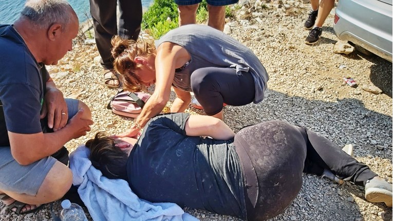 Prosvjed zbog luke na Lošinju: "Policija je gurnula ženu, udarila je glavom u kamen"
