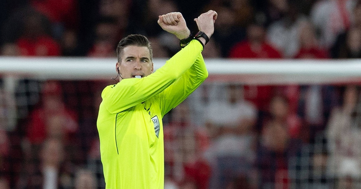 Vinicius je dotrčao do suca, a on rukama napravio znak "X". Evo što on znači