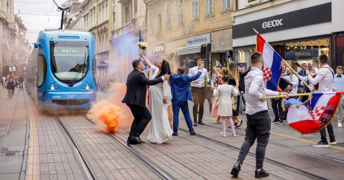 Pitali smo koja vas zastarjela pravila na svadbama živciraju. Dva se posebno izdvajaju