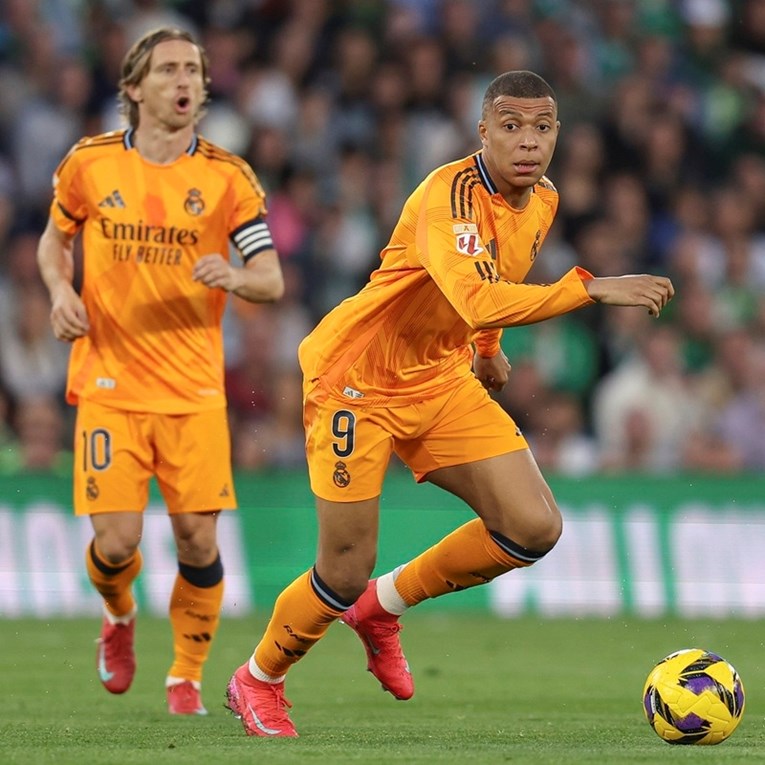 Mbappe prokomentirao fotku na kojoj kao tinejdžer stoji ispod postera Reala i Modrića