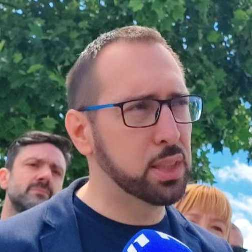 Tomašević: 17 parkinga u centru netko koristi bez plaćanja, postavili su i stupiće