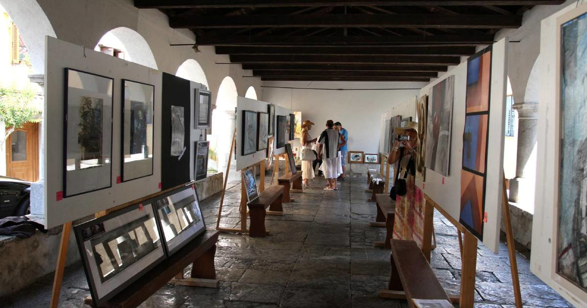 Splitski umjetnik priveden zbog silovanja djevojke (19) koju je podučavao crtanju