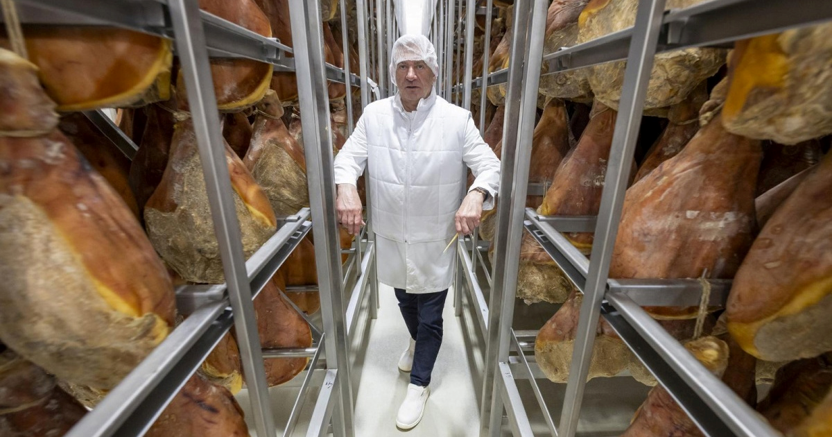 Od ratnog izbjeglice do milijardera. Tko je čovjek koji je kupio Zvijezdu?