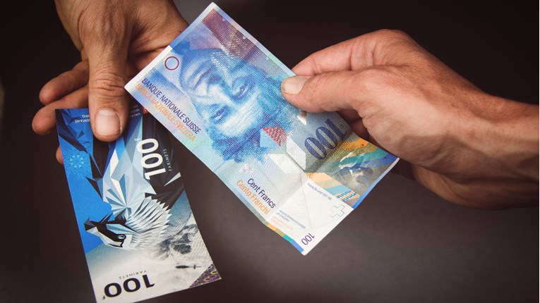 SAD tvrdi da Švicarska manipulira tečajem franka