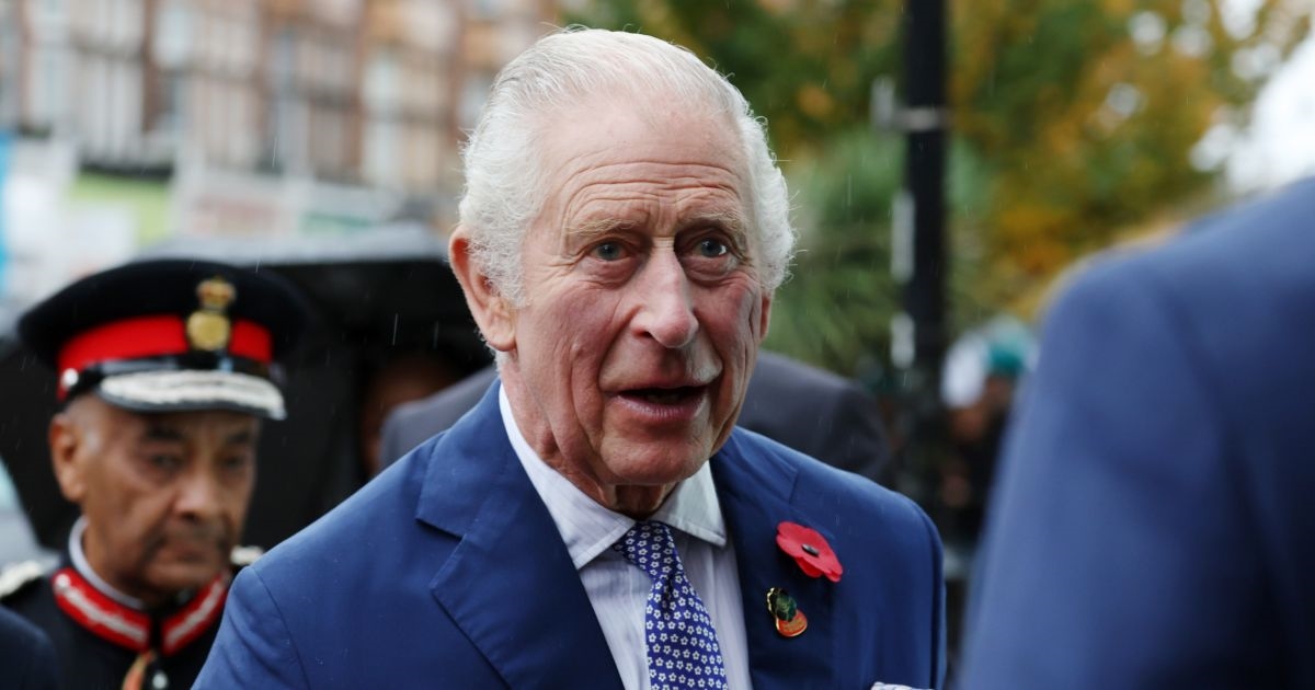 Britanska javnost zabrinuta jer je kralju Charlesu produžen boravak u bolnici
