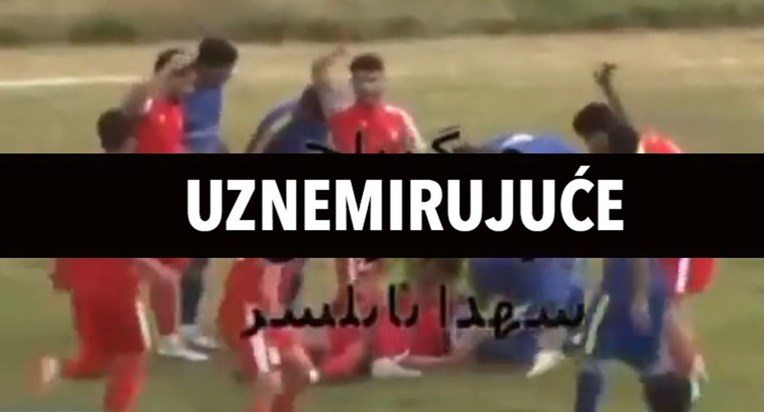 VIDEO Nogometaš (23) se srušio na terenu, preminuo na putu do bolnice