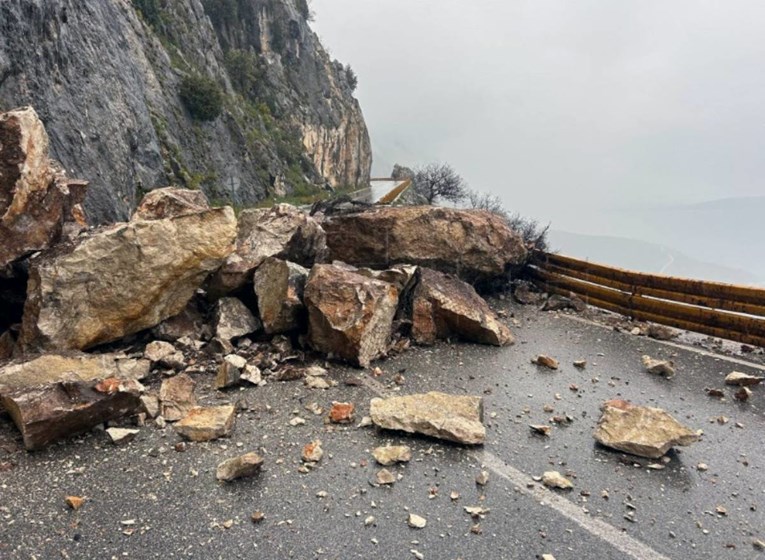 Cesta Makarska-Vrgorac zatvorena na četiri mjeseca zbog sanacije odrona