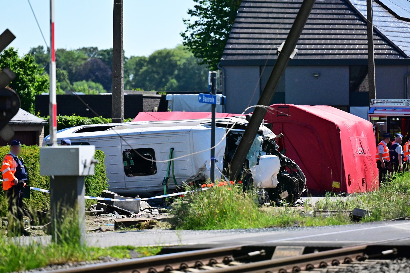 Sudar vlaka i školskog minibusa u Belgiji, najmanje četvero mrtvih