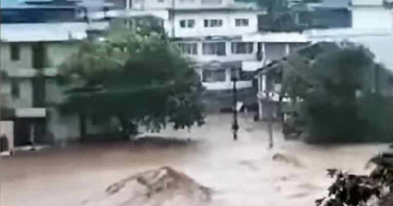 VIDEO Obilne kiše pogodile indijsku državu Keralu, poginulo najmanje 10 ljudi