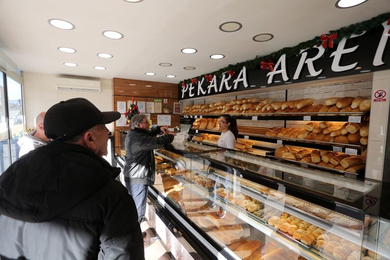 Vlada će nedjeljom ograničiti i rad kioska i pekarnica