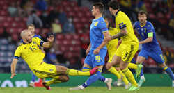 ANKETA Igrač Švedske je Ukrajincu skoro slomio nogu. Je li opravdano dobio crveni?