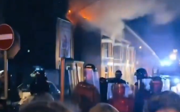 Mladići iz Rumunjske optuženi za napad na djevojku u Sjevernoj Irskoj, izbili neredi