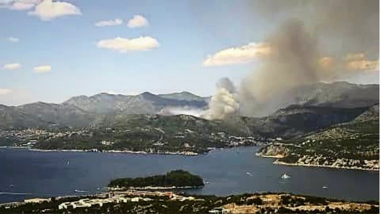 U požaru kod Dubrovnika poginuo vatrogasac