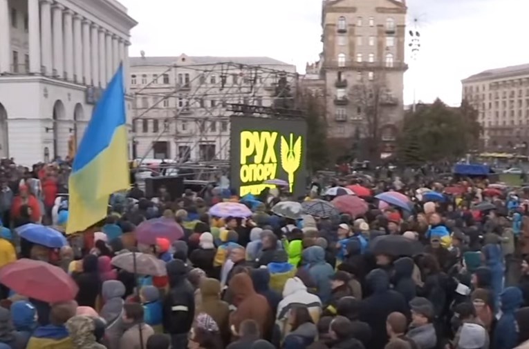 Tisuće Ukrajinaca na ulicama, prosvjeduju zbog proruskih separatista