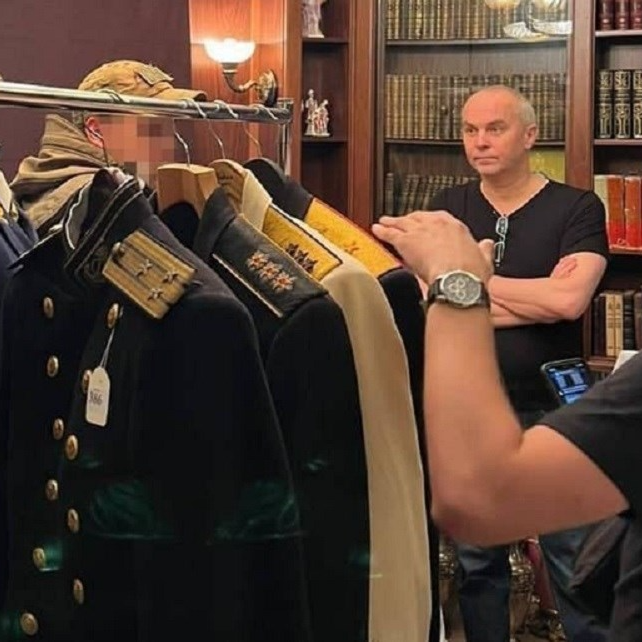 FOTO U domu ukrajinskog zastupnika nađeni zabranjeni simboli, optužen je za izdaju