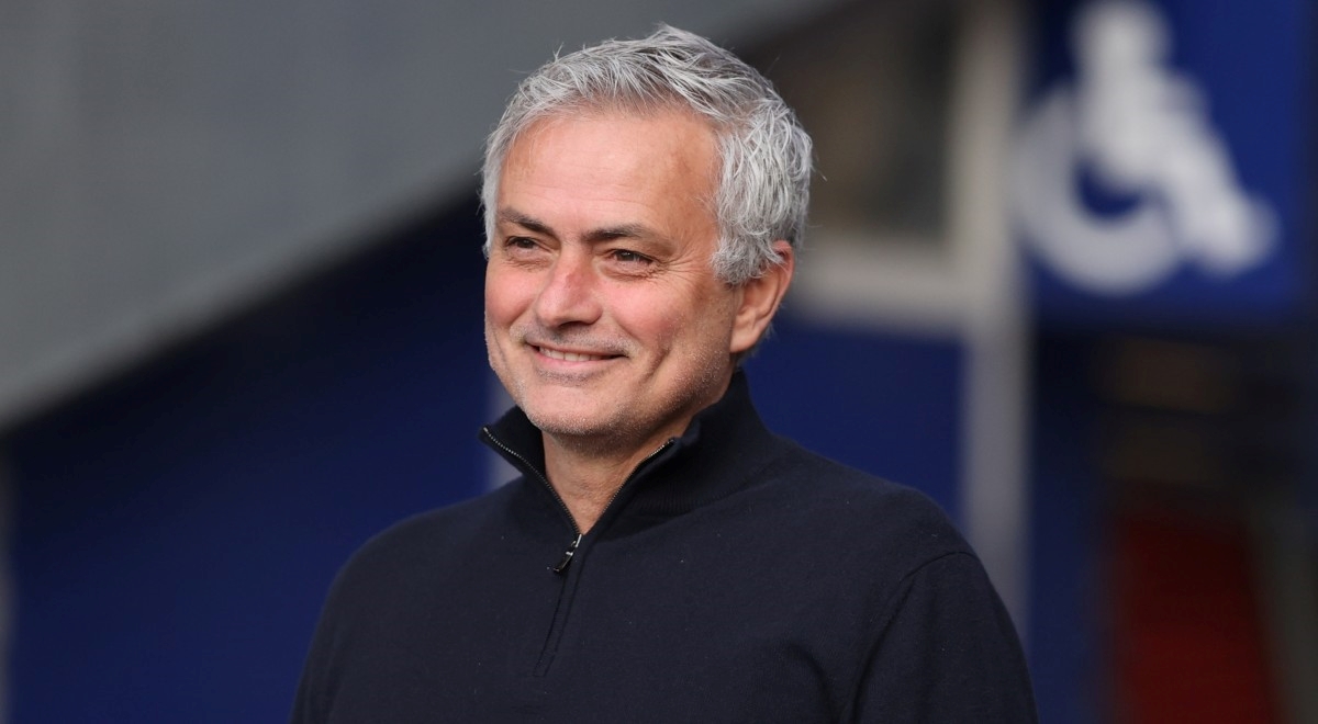 Mourinho Romu gledao iz busa. 2005. sakrio se u košaru za rublje