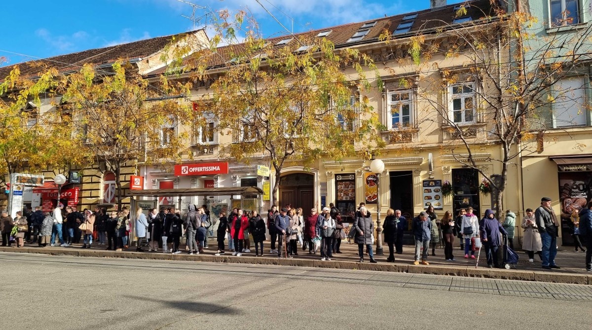 VIDEO Ovo je gužva na stanici u centru Zagreba, tramvaja nije bilo 15-ak minuta