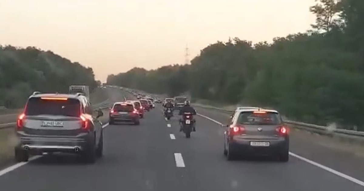 Vozači motora pomagali napraviti koridor za vozilo hitne, pogledajte snimku