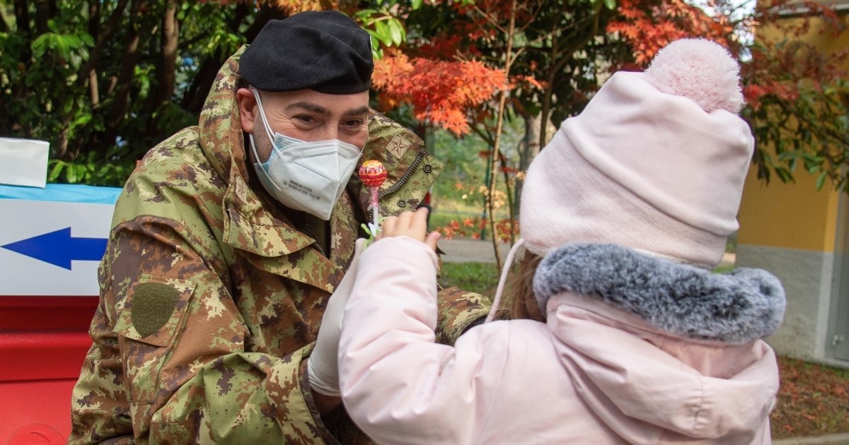 Austrijanci djeci daju covid-19 testove u obliku lizalica