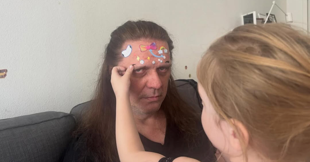 Čombe iz Lud, zbunjen, normalan nasmijao pratitelje fotkom s kćeri: "SOS"