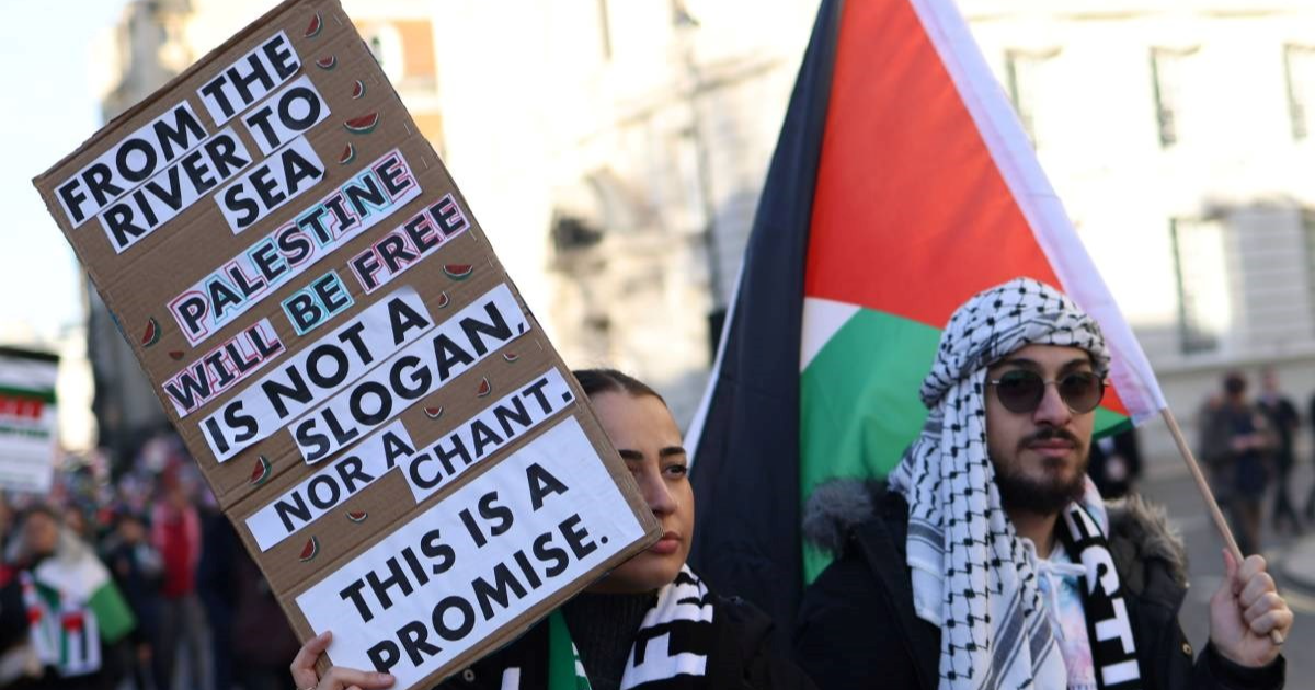 Ogroman propalestinski prosvjed u Londonu, uhićen prosvjednik s nacističkim simbolima