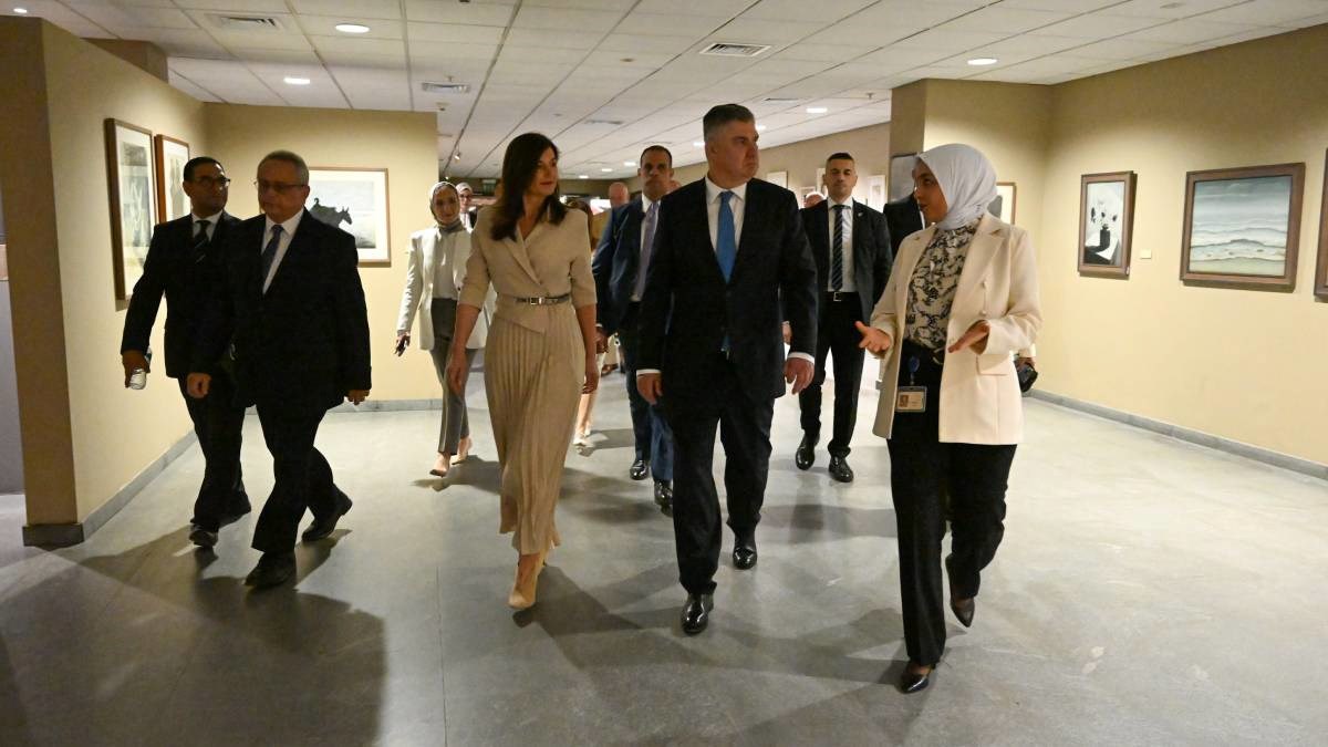 Sanja Musić Milanović u Egiptu zablistala u elegantnom strukiranom outfitu