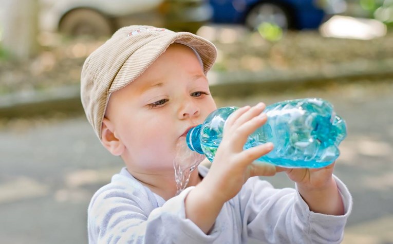 Jesu li čestice plastike u pitkoj vodi opasne za zdravlje?