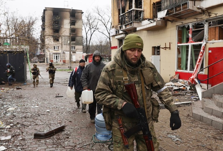 Rusija civile s okupiranog teritorija prisilno regrutira u vojsku, tvrdi Ukrajina