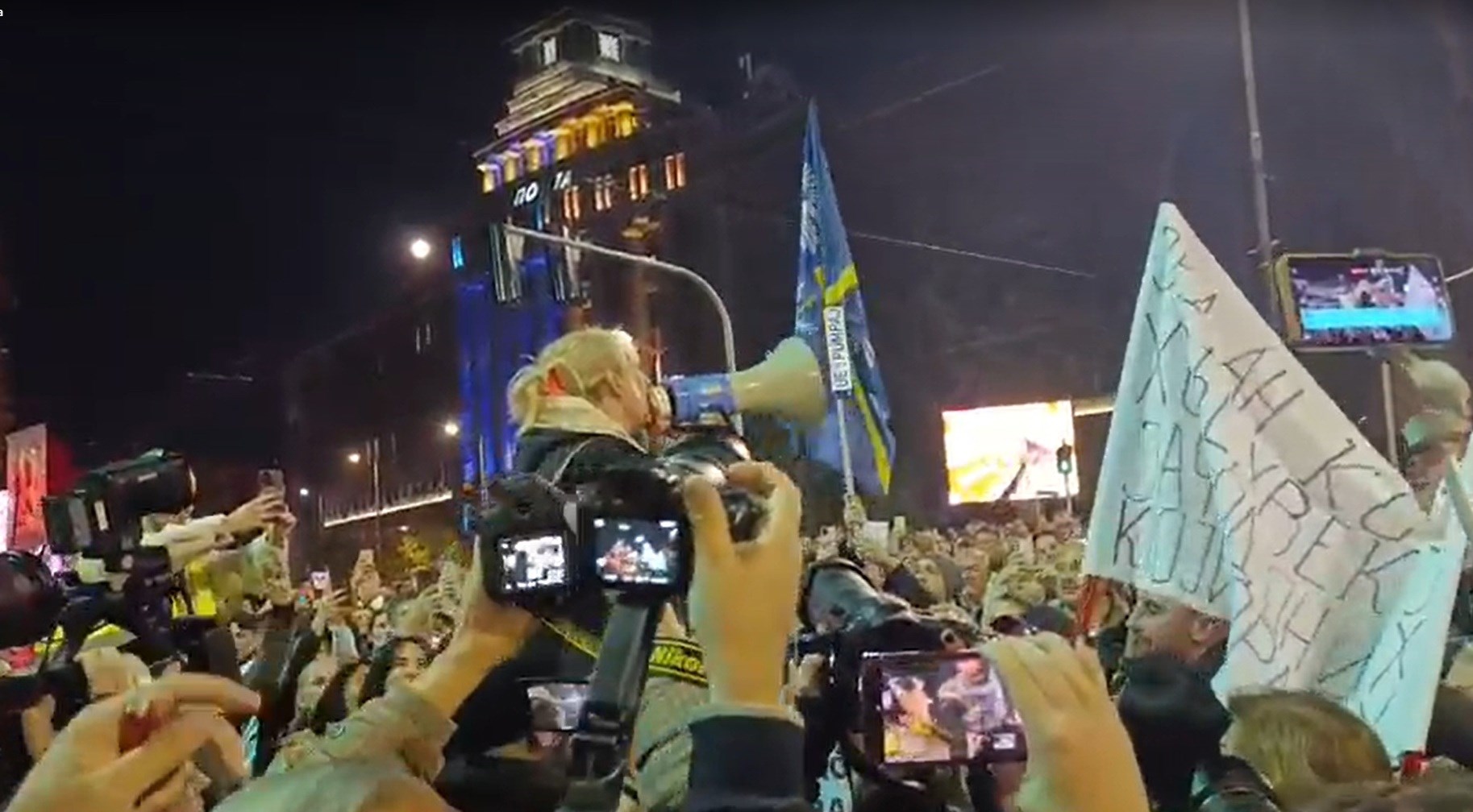 Visoke tenzije u Beogradu: Hrka pokušavala govoriti, iz Ćacilenda trešti muzika