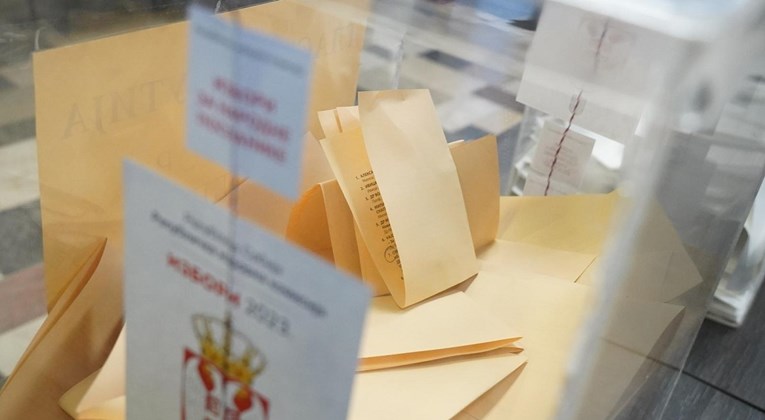 Izbori u Srbiji: Dupli popisi, famozni bugarski vlak, birači koji ne poznaju Beograd