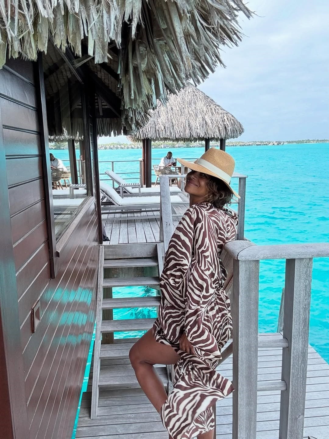 Halle Berry izgleda top u životinjskom uzorku
