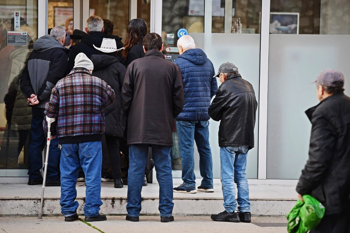 Imovina mirovinskih fondova blago pala u ožujku