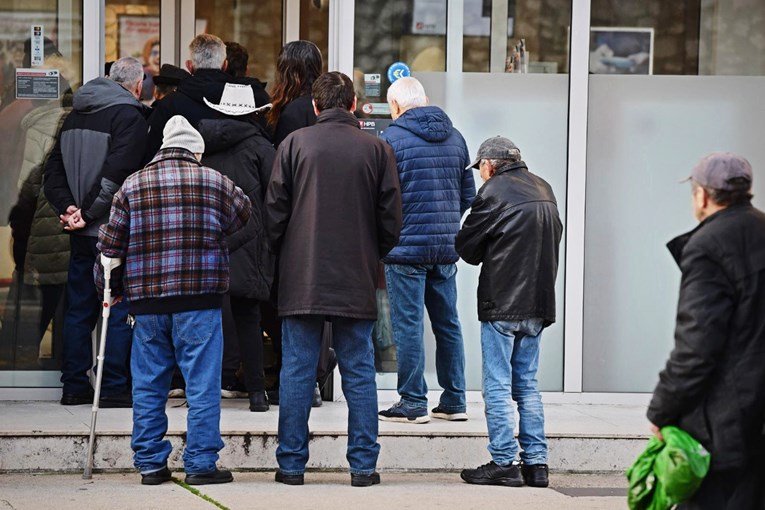 Imovina mirovinskih fondova blago pala u ožujku