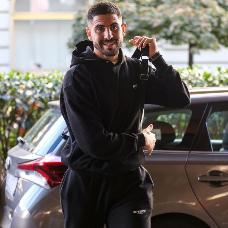 Hrvatskog reprezentativca se povezivalo s Hajdukom i Dinamom. Iznenadio je klubom