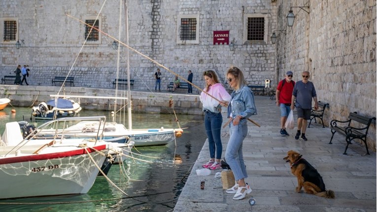 FOTO Počeo je svibanj, a ovako izgledaju ulice i plaže Dubrovnika