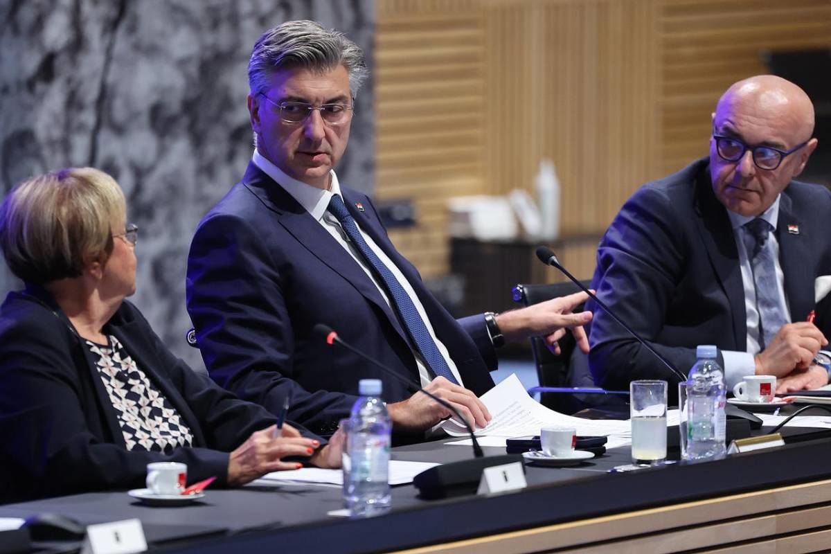 Vlada planira dodatak od šest eura po godini staža, umirovljenici traže više