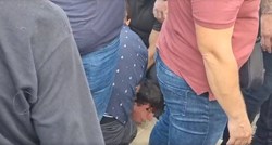 VIDEO Pred HDZ-om priveden tinejdžer. Imao molotovljev koktel, oružje s čavlima i nož