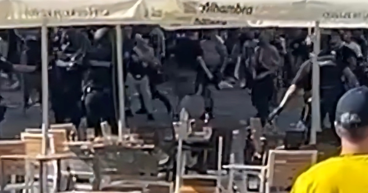 VIDEO Kaos u Sevilli. Makljaža između policije i navijača Barcelone