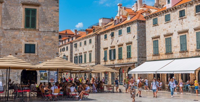 Što se ovog ljeta jede u Dubrovniku? Zavirili smo u jedan tamošnji restoran