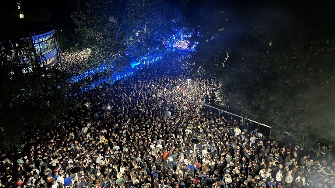 Ovako je izgledao dom na Savi dok je pjevao Jole, slušalo ga više od 10.000 studenata