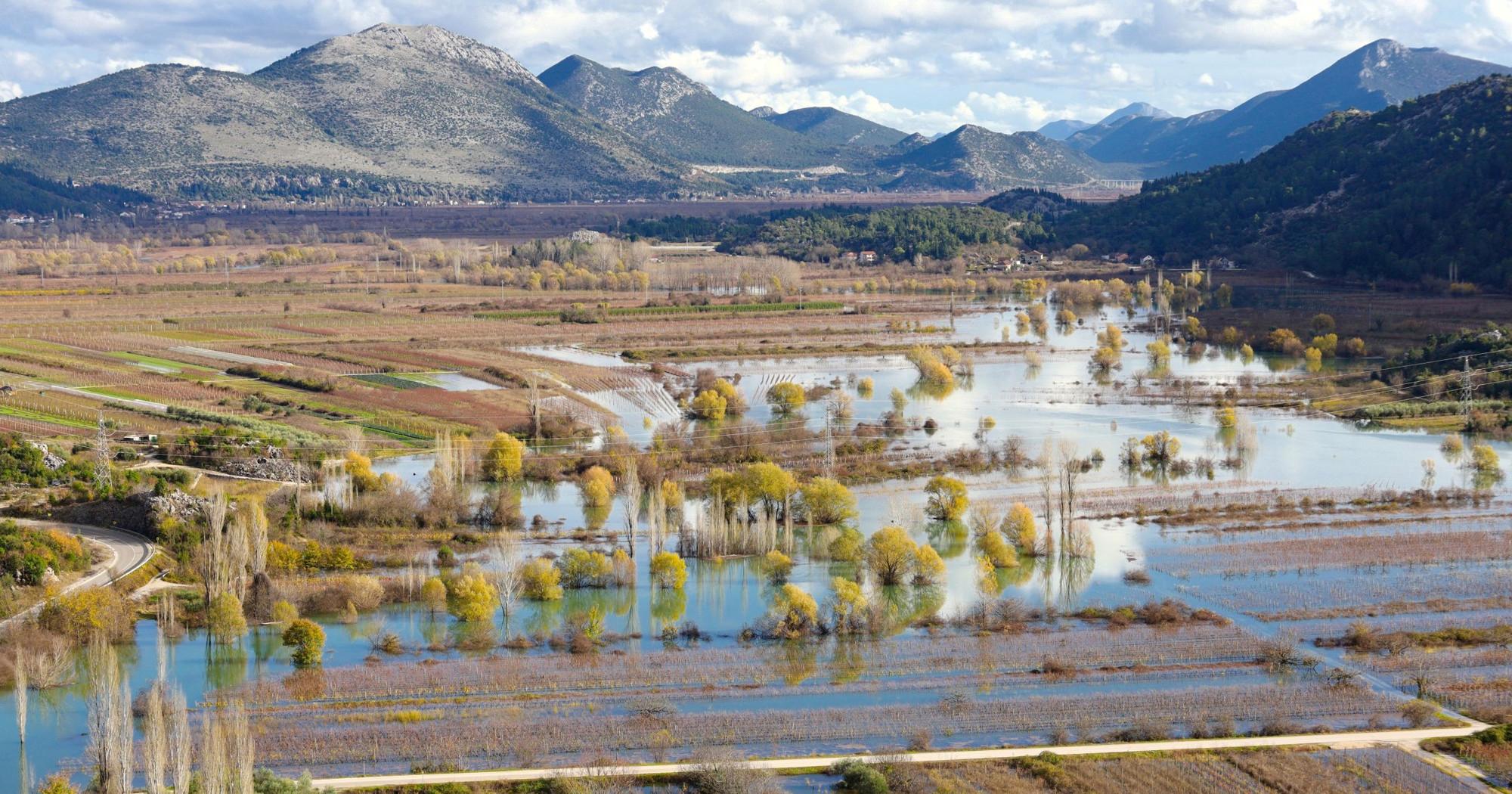 Kilometar ceste između Vrgorca i Ljubuškog je pod vodom