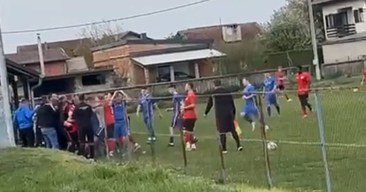 VIDEO Tučnjava na niželigaškoj utakmici blizu Zagreba. Igrač završio u bolnici