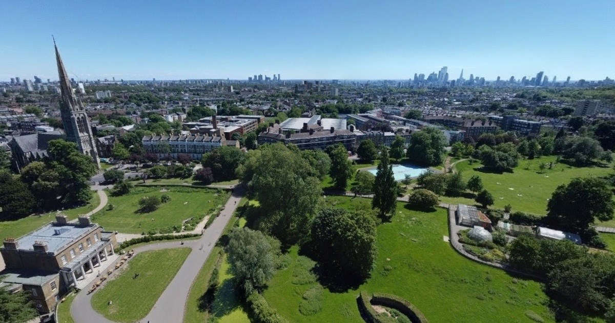 Pucnjava u parku u Londonu. Jedan muškarac ubijen, žena teško ranjena