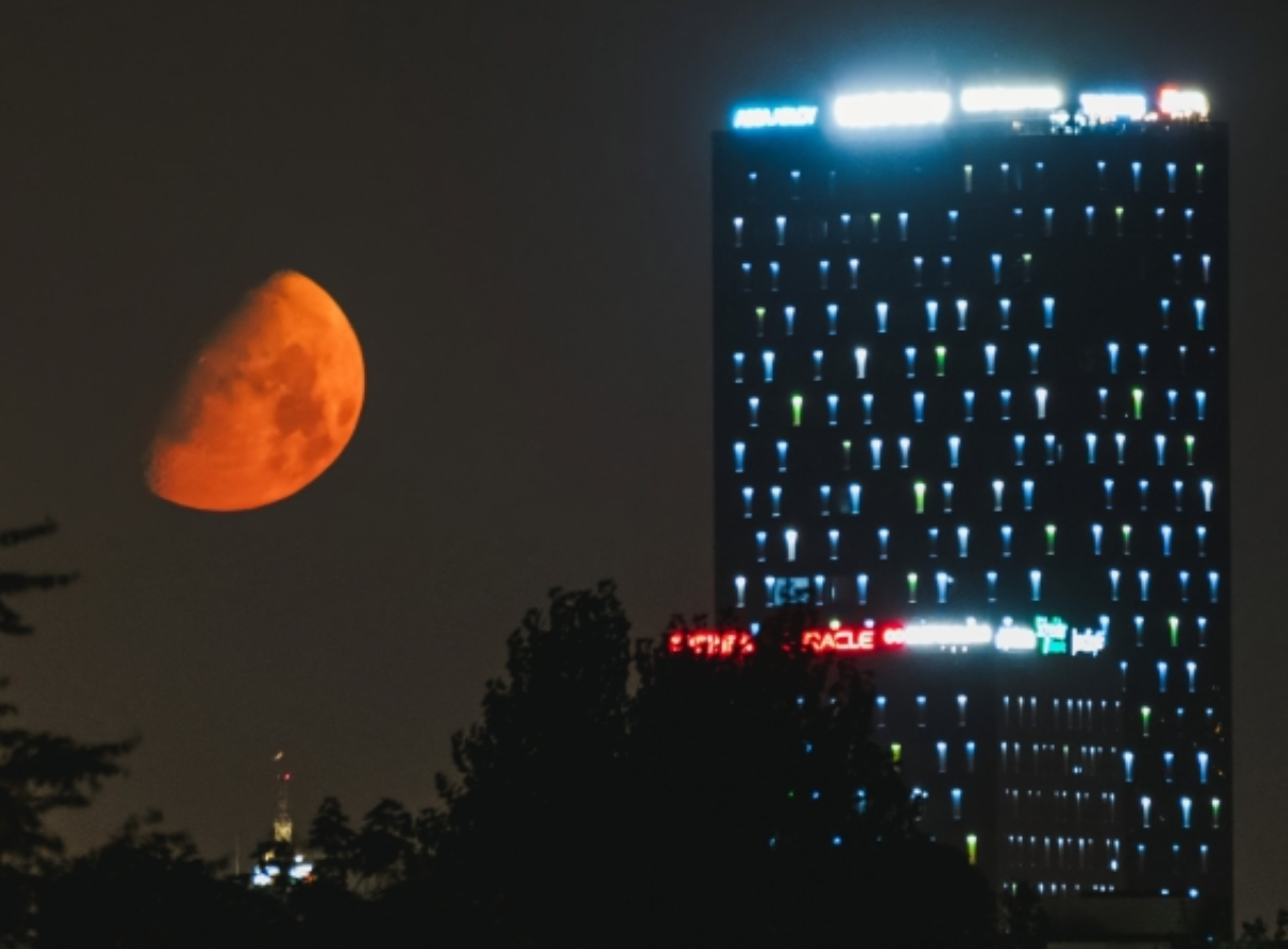 VIDEO Zagrebačka fotografkinja snimila predivan prizor: "Krvavi Mjesec u zalasku"